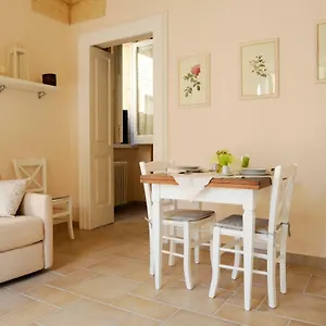 https://la-casetta-lecce.lecce-hotels.com